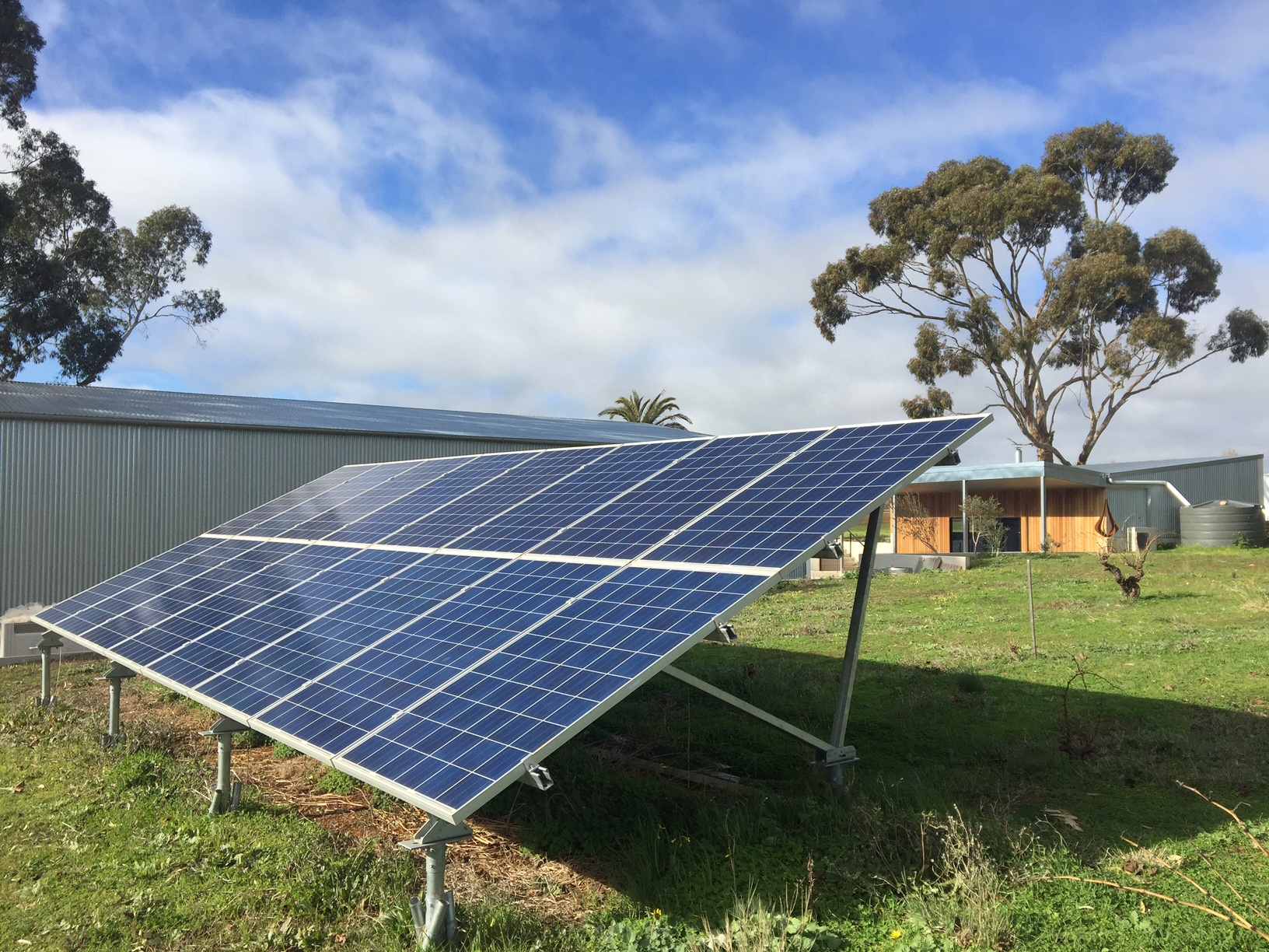 off-grid. solar panel - Izway Wines